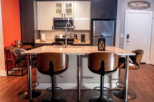 Lindridge-Martin Manor Apartment | 2 Bedroom Buckhead Suite