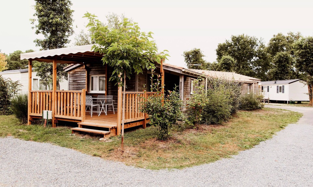 Saint-Laurent-de-Medoc Ski Chalet | 2-bedroom chalet sleeps 4