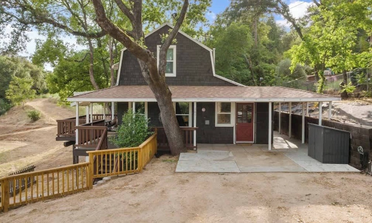 Auburn Cabin | 2 Bedroom Cabin in the Woods