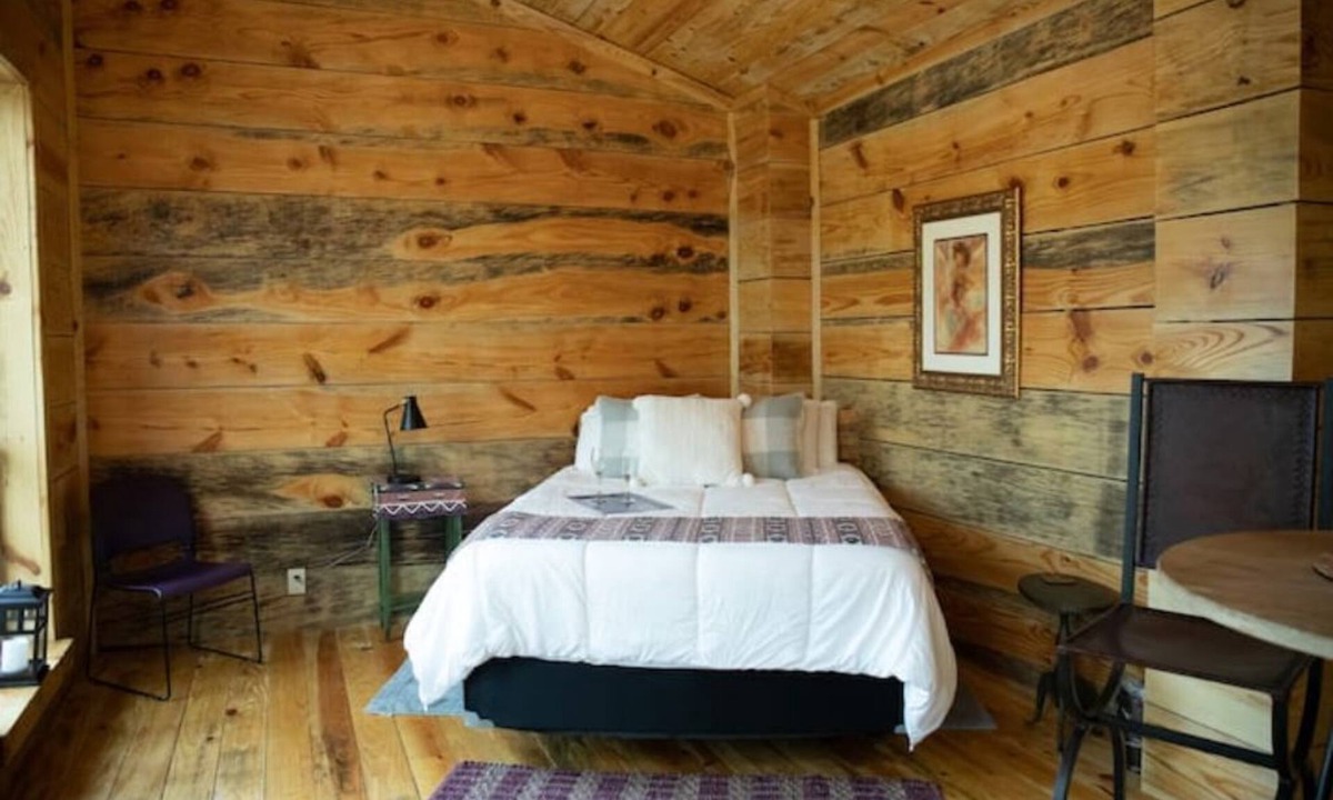 Voth Cabin | 2 Bedroom Cabin w/Hot Tub surrounded by Big Thicket National Preserve. Private!