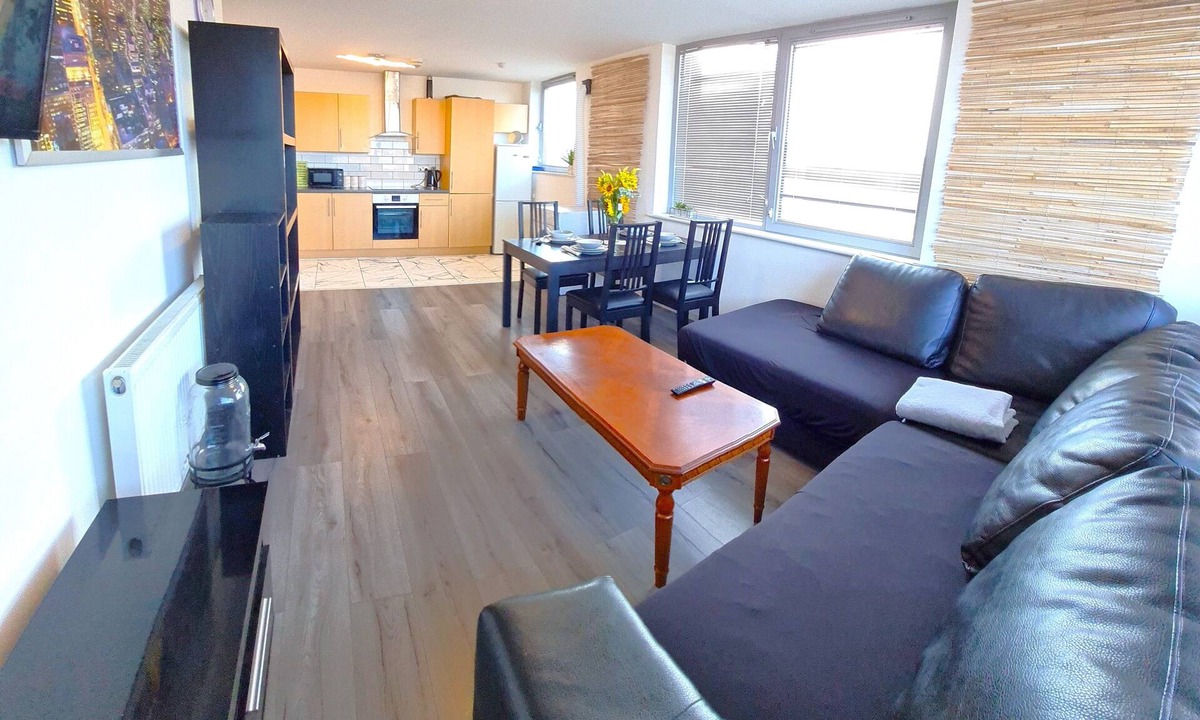 Liverpool City Centre Apartment | 2 bedroom Central Flat with Parking