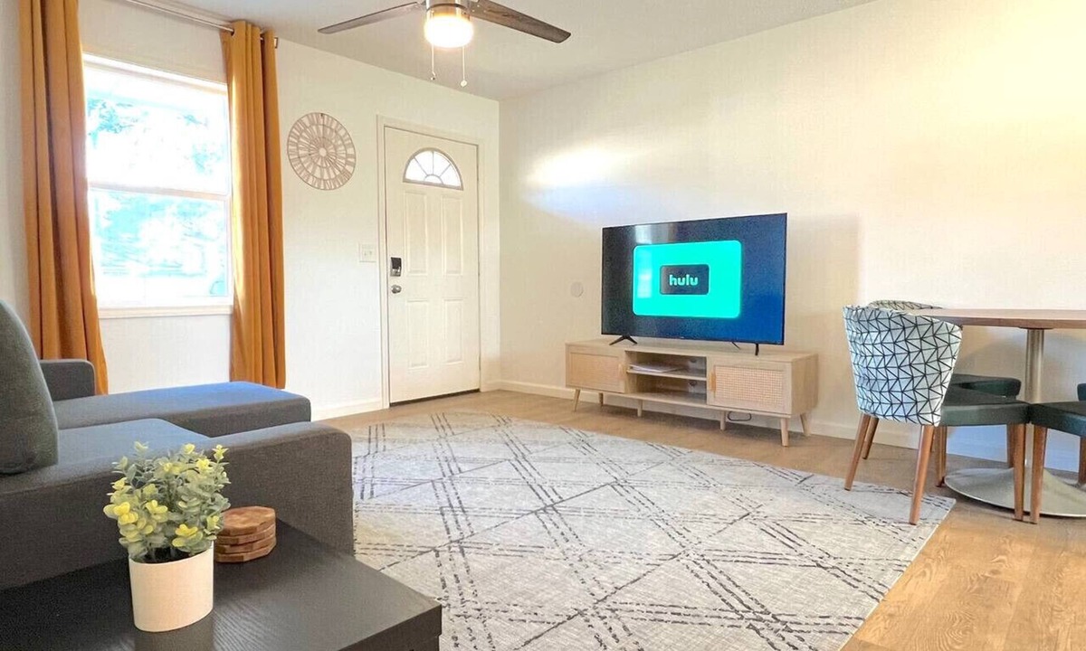 Starkville Apartment | 2 Bedroom Central MSU Place
