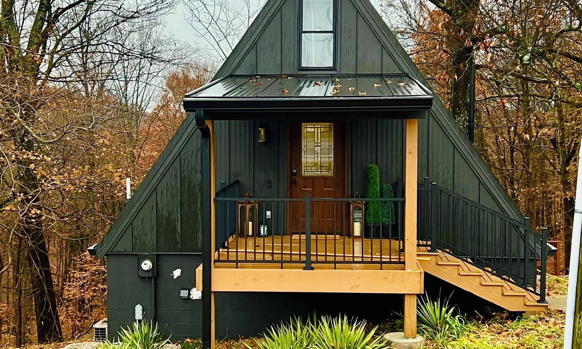 Unionville Ski Chalet | 2-bedroom chalet with forest view and hot tub