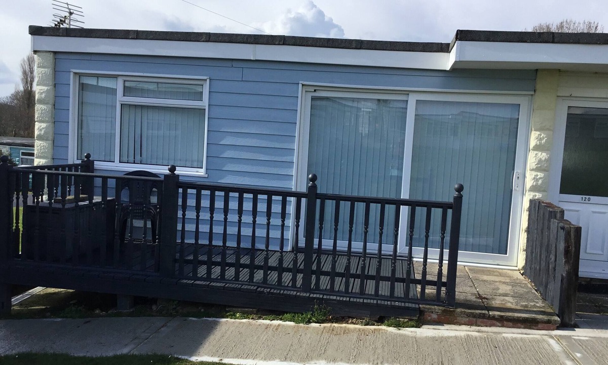 Sandown Ski Chalet | 2 Bedroom Chalet With Private Decking