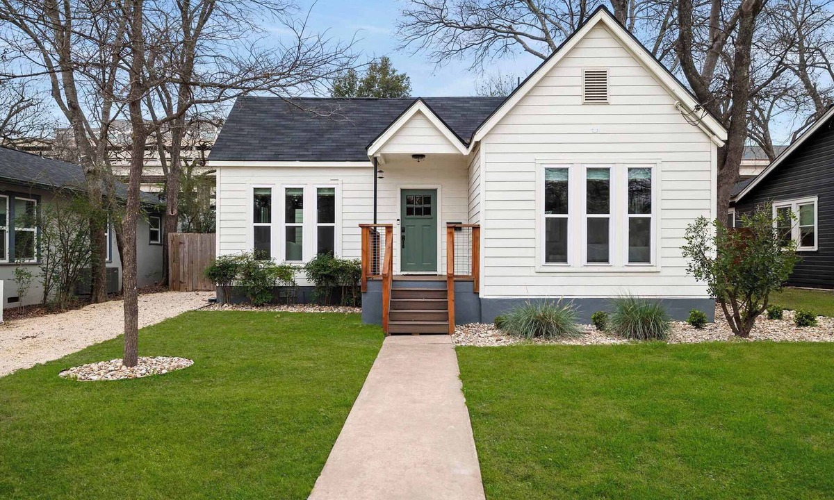 Cherrywood House | 2 Bedroom Cherrywood Cottage/Firepit/Near UT