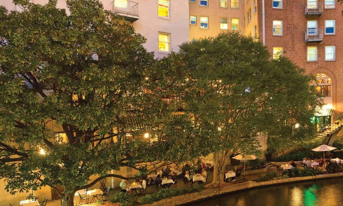 Downtown San Antonio Resort | 2 Bedroom Condo, Full Kitchen, Sleeps 6, Riverwalk, at Wyndham Riverside Suites!