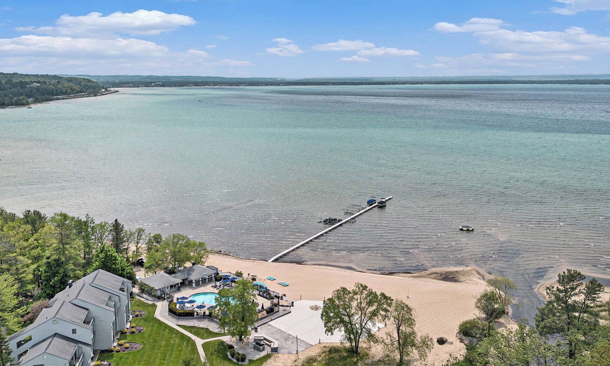 Acme Condo | 2 Bedroom Condo Golf Course Views 5166