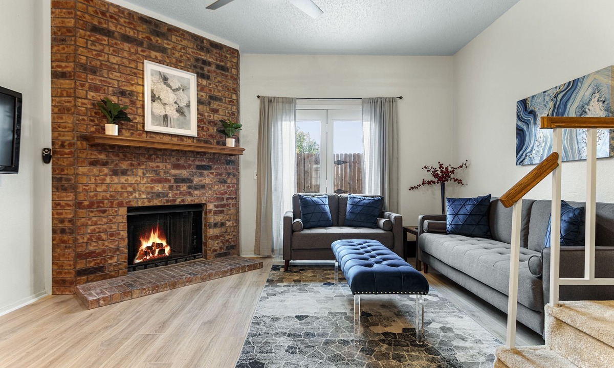 Plano Condo | 2-Bedroom Condo in Plano Sleeps Up to 6