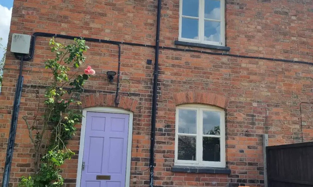 Leicester Cottage | 2 Bedroom Cosy Cottagenn