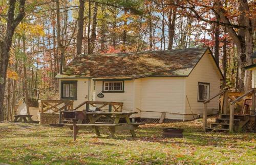 Gravenhurst House | 2-Bedroom Cottage #4 - Monterey Pine