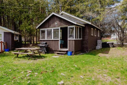 Bobcaygeon House | 2-Bedroom Cottage #1 - Ambleside