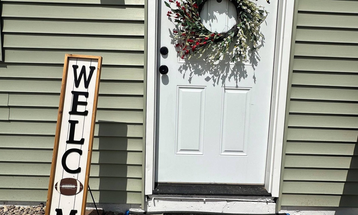 Lincoln House | 2-Bedroom Cozy Capitol View Near PBA, Memorial Stadium, and The BOB