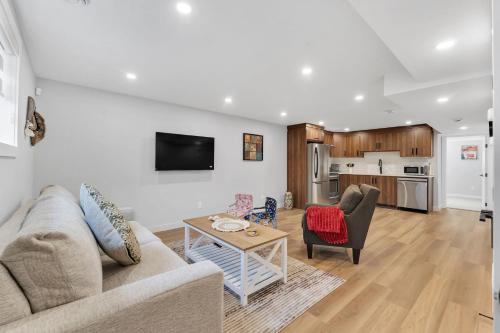 Haysboro House | 2 bedroom Cozy Secondary suite