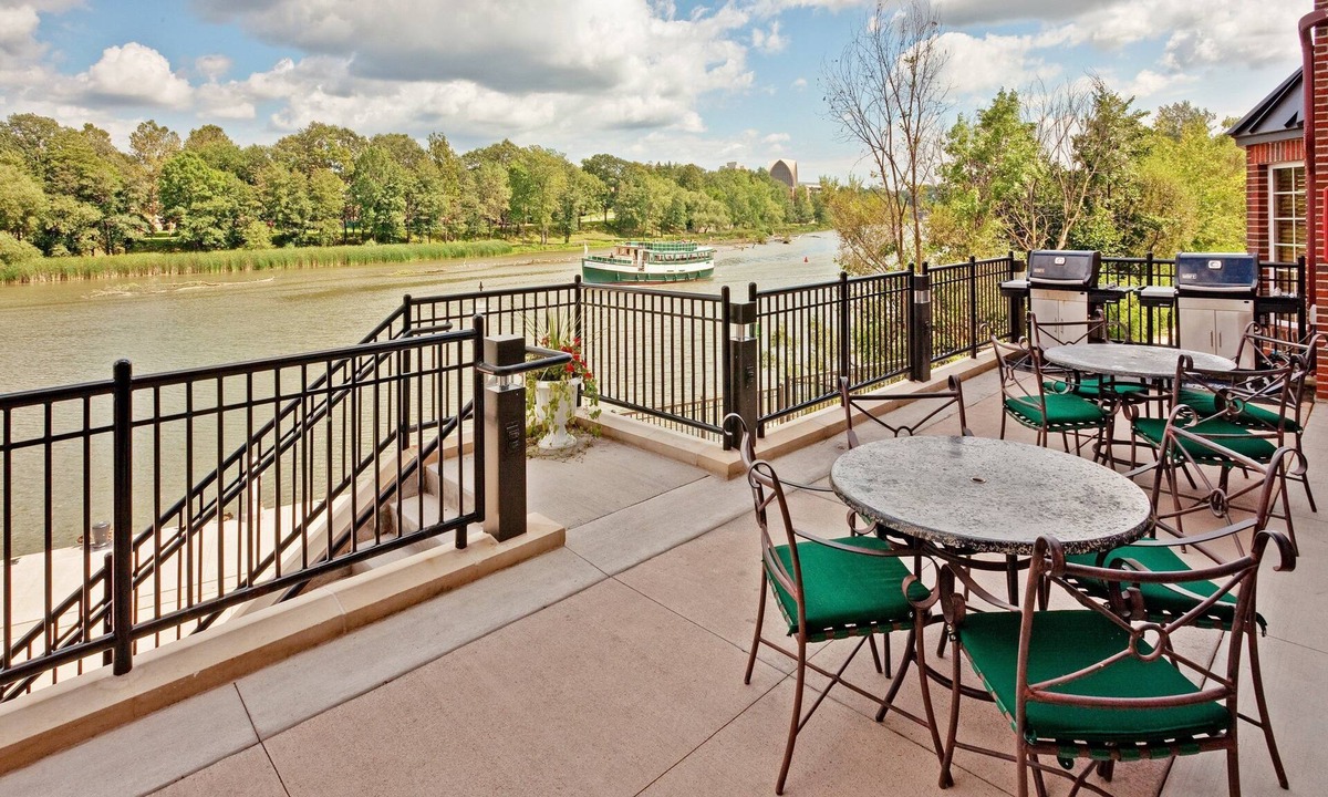 Rochester Apartment | 2 Bedroom | Equipped Suite Near the River
