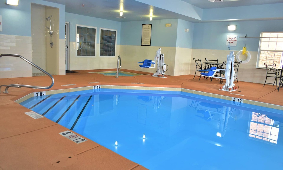 Northeast Heights Apartment | 2 Bedroom | Equipped Suite | Pool + Hot Tub Access