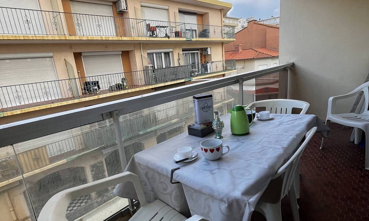 Le Chateau Apartment | 2-Bedroom Flat, 50m from the beach, near center
