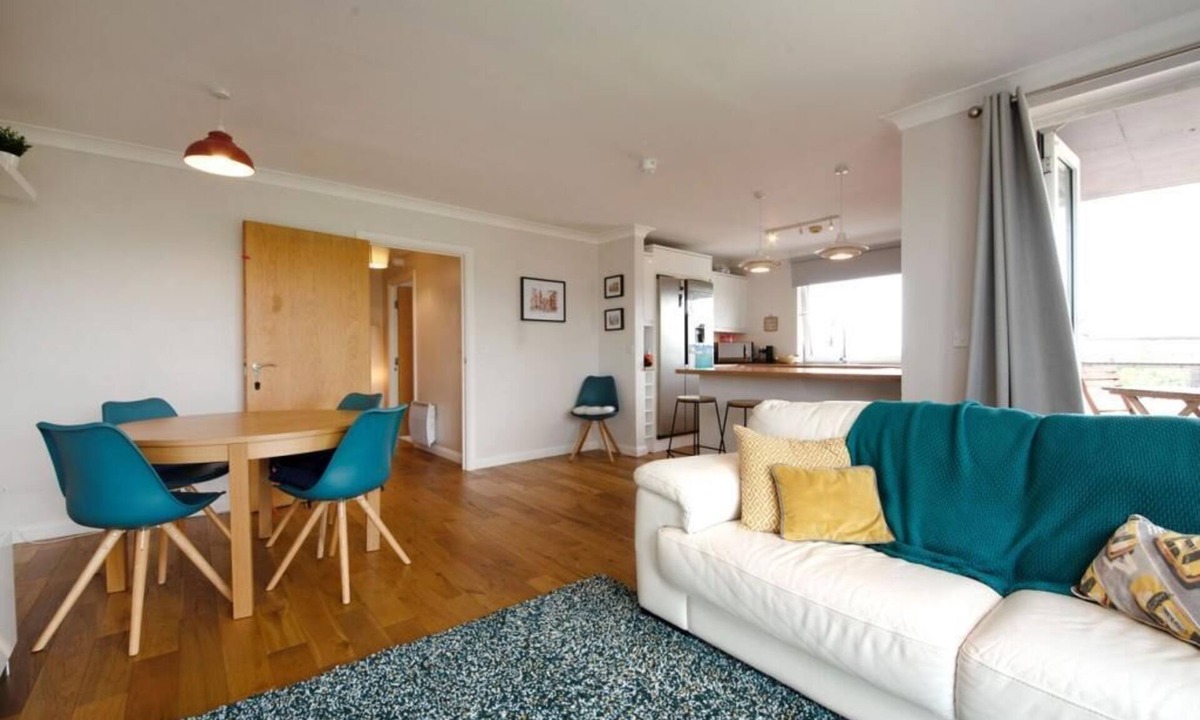 Basingstoke Apartment | 2-bedroom flat - Central location - Executive living