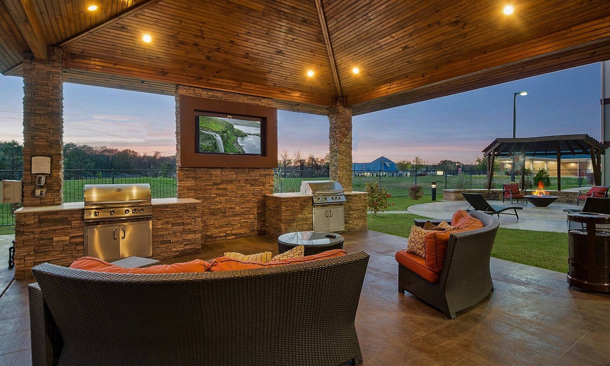 Longview Condo | 2 Bedroom | Free Breakfast. Indoor Pool