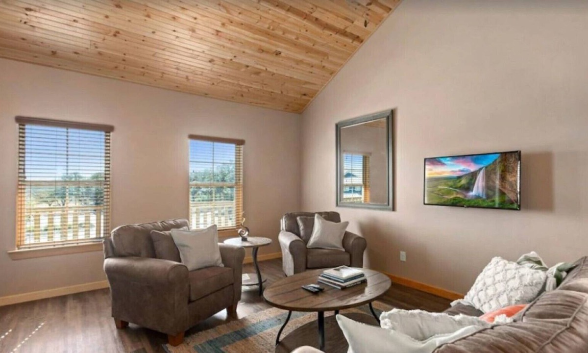 Gruene House | 2 Bedroom Fully Furnished Condo