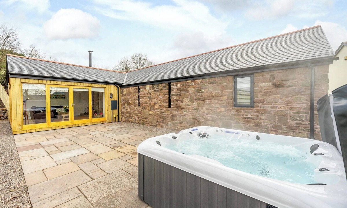 Llantilio Pertholey Cottage | 2 bedroom accommodation in Llantilio Pertholey