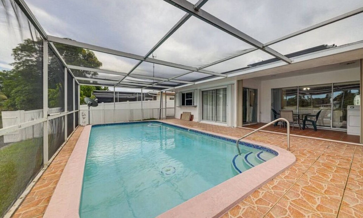 Miramar House | 2 Bedroom Gem Close to Beach