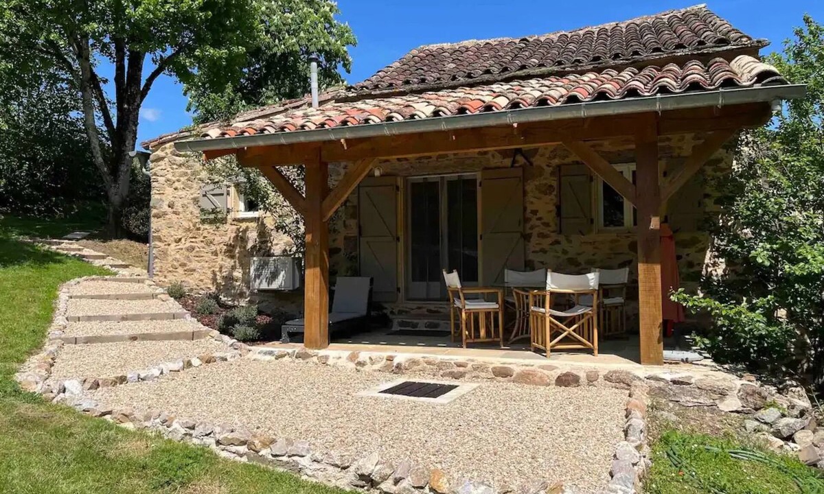 Laguepie Cottage | 2 Bedroom Holiday Cottage with Pool