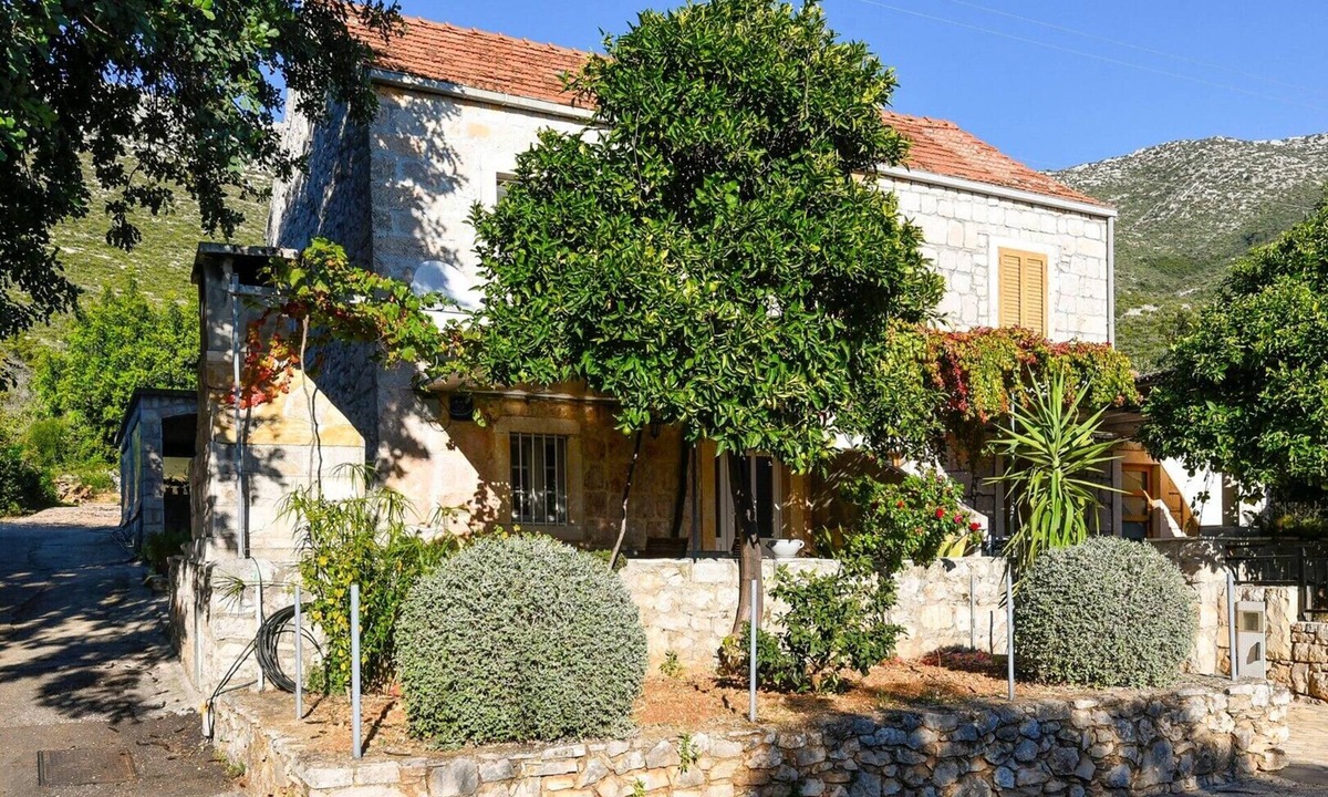 Stankovici House | 2-bedroom Holiday Home Stone Oasis