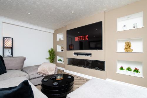 Rosyth House | 2 Bedroom House-Free Parking