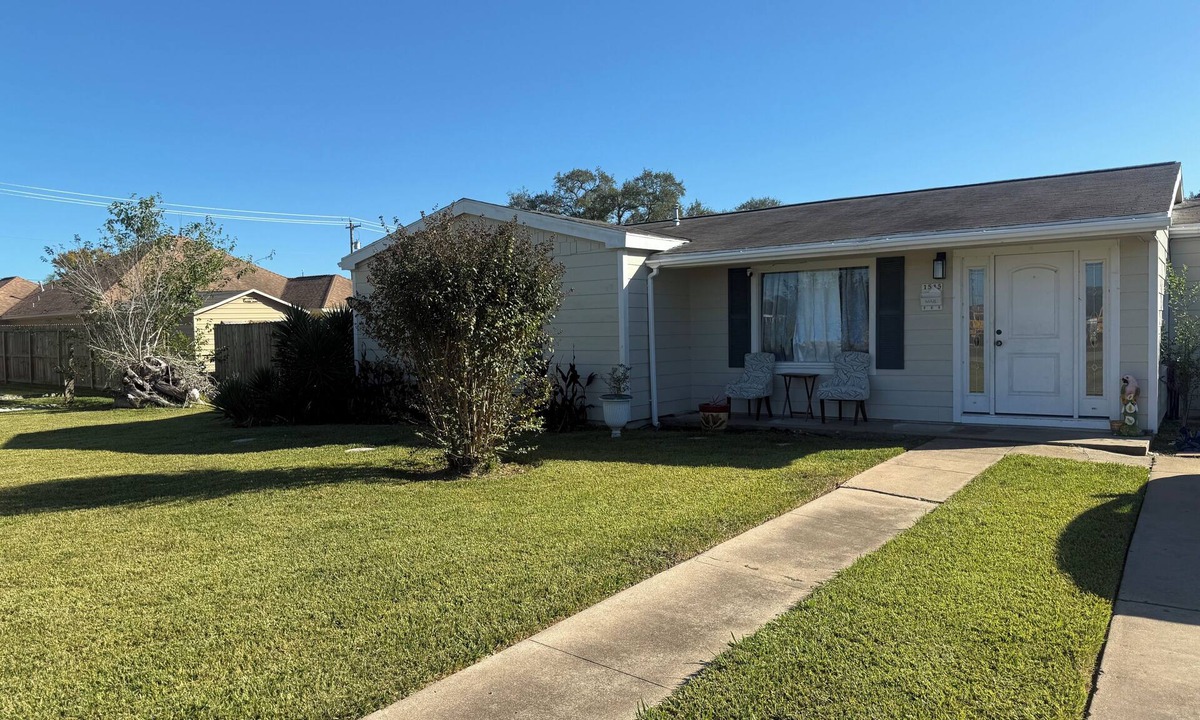 La Marque House | 2-bedroom house in cool La Marque with refreshing AC