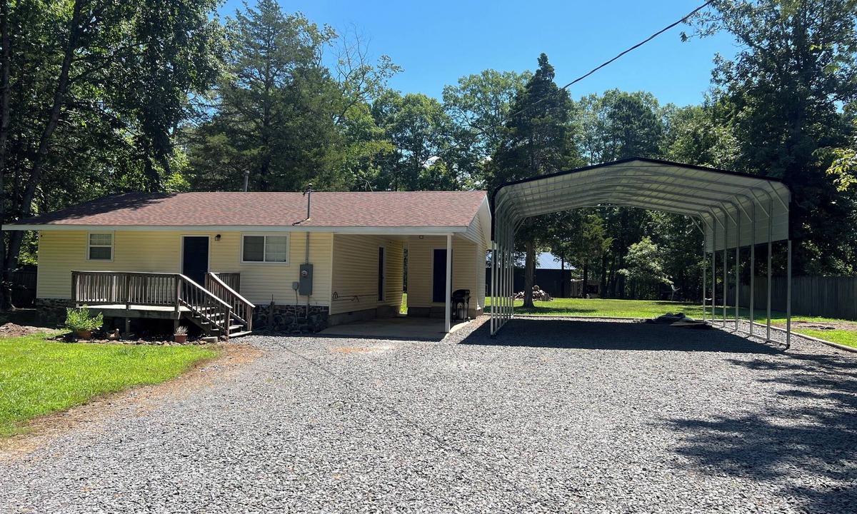 Higden House | 2-bedroom house in Higden with 24x30 covered parking for boats and lake toys!