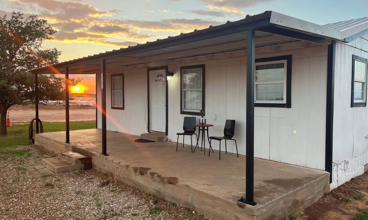 Stanton House | 2-bedroom house in lovely Stanton with WiFi, AC. and Heating. Beautiful Sunset!