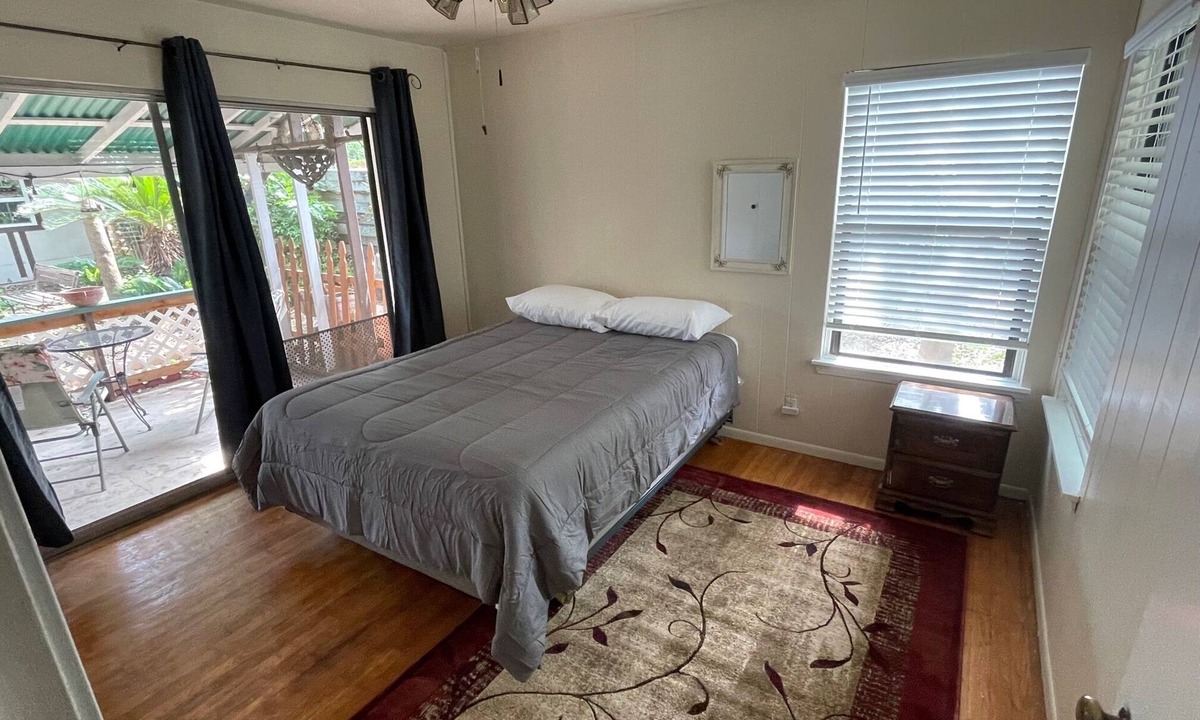 Shearer Hills - Ridgeview House | 2-bedroom house in beautiful San Antonio with AC and old-world charm
