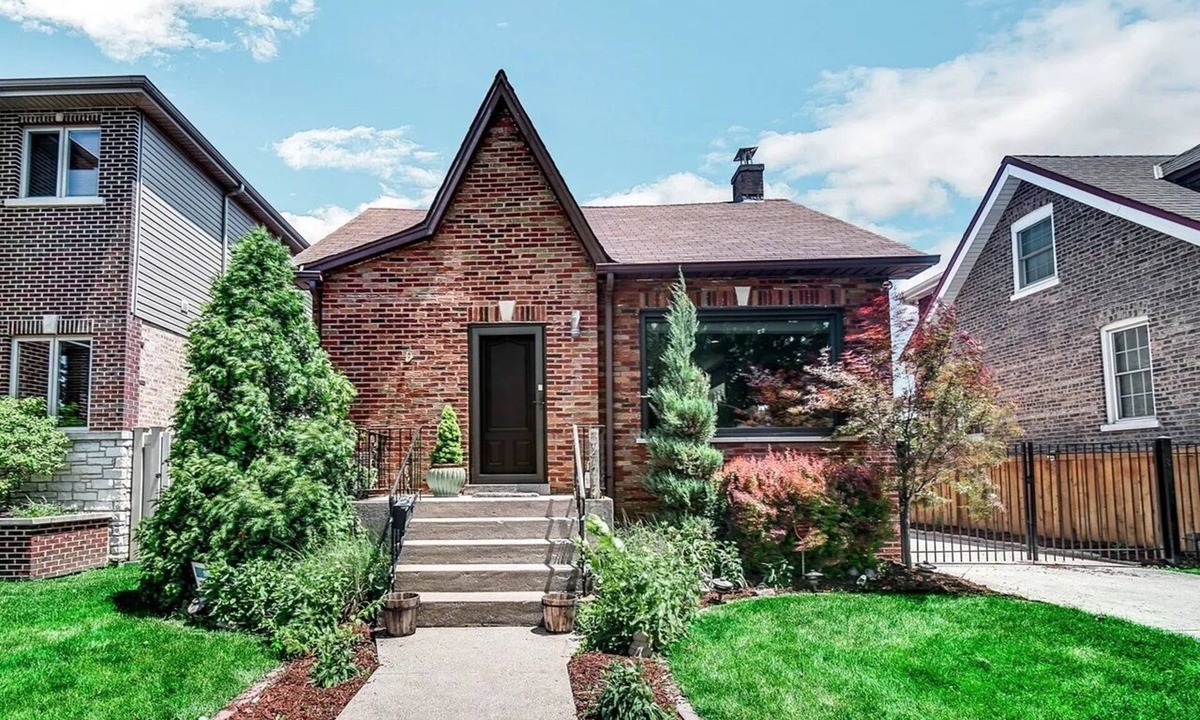 Garfield Ridge House | 2-bedroom house on a quiet, tree-lined street with modern amenities throughout