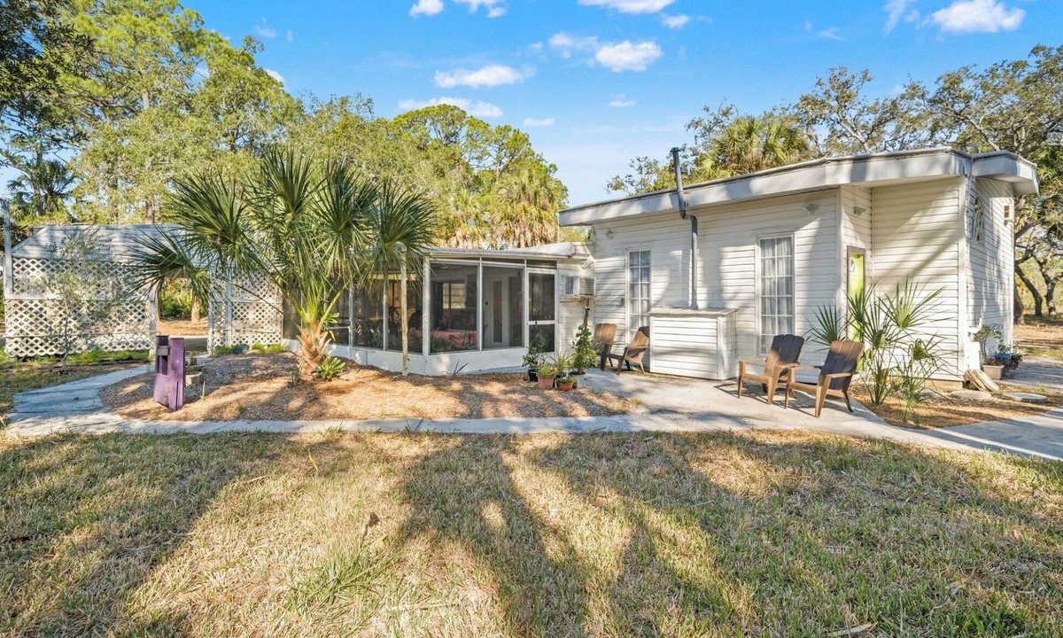 Spring Hill House | 2-bedroom house with acreage in tranquil Aripeka-Spring Hill area with AC
