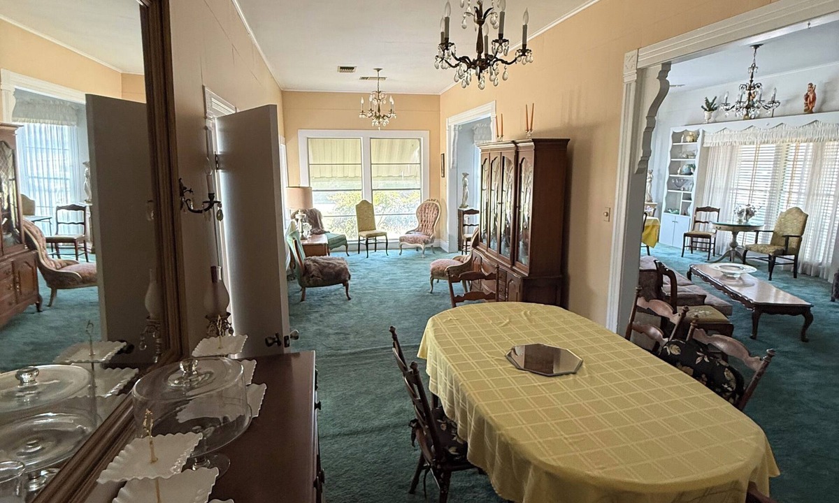 Whitesboro House | 2-bedroom house with AC and WiFi in Whitesboro. With multiple spaces to add beds
