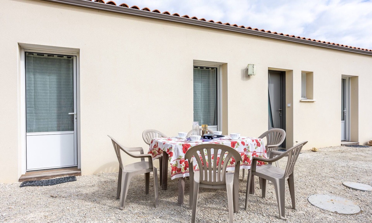 Curzon Villa | 2-Bedroom Independent Accommodation for 4 to 6 People, 20 Minutes from the Beach