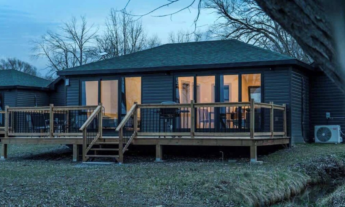 Harwood Cabin | 2-bedroom Lake Front Cottage in Harwood, ON #4