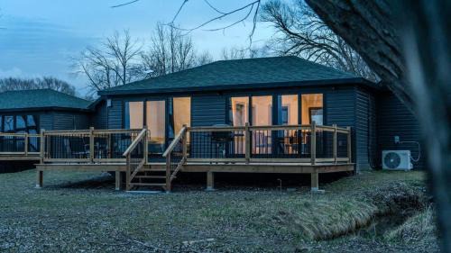 Harwood House | 2-bedroom Lake Front Cottage in Harwood ON #4