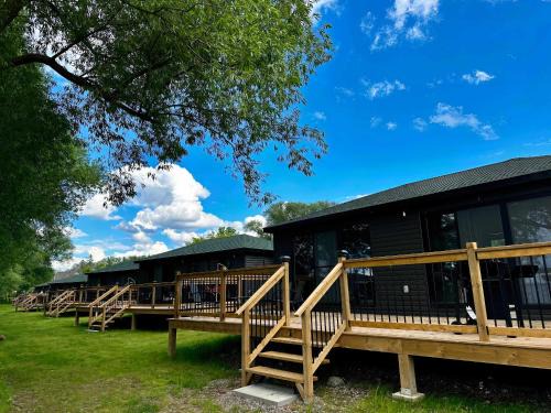 Harwood House | 2-bedroom Lake Front Cottage in Harwood ON #1