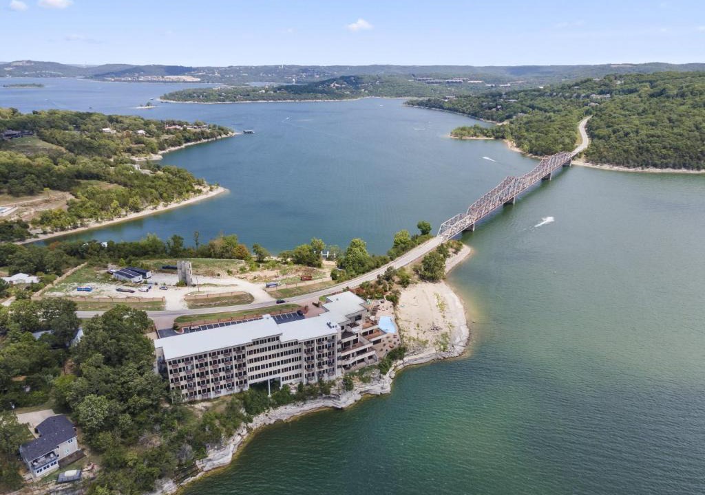 Ridgedale House | 2 Bedroom Lake View Villa - Unit 401