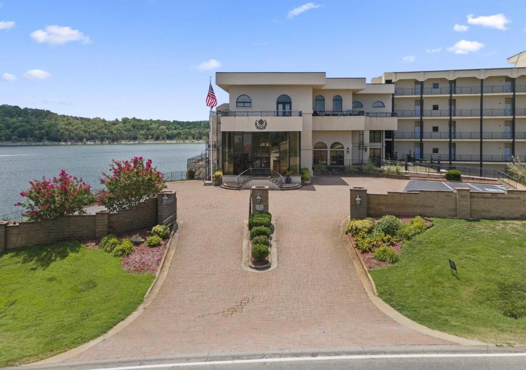 Ridgedale House | 2 Bedroom Lake View Villa - Unit 405