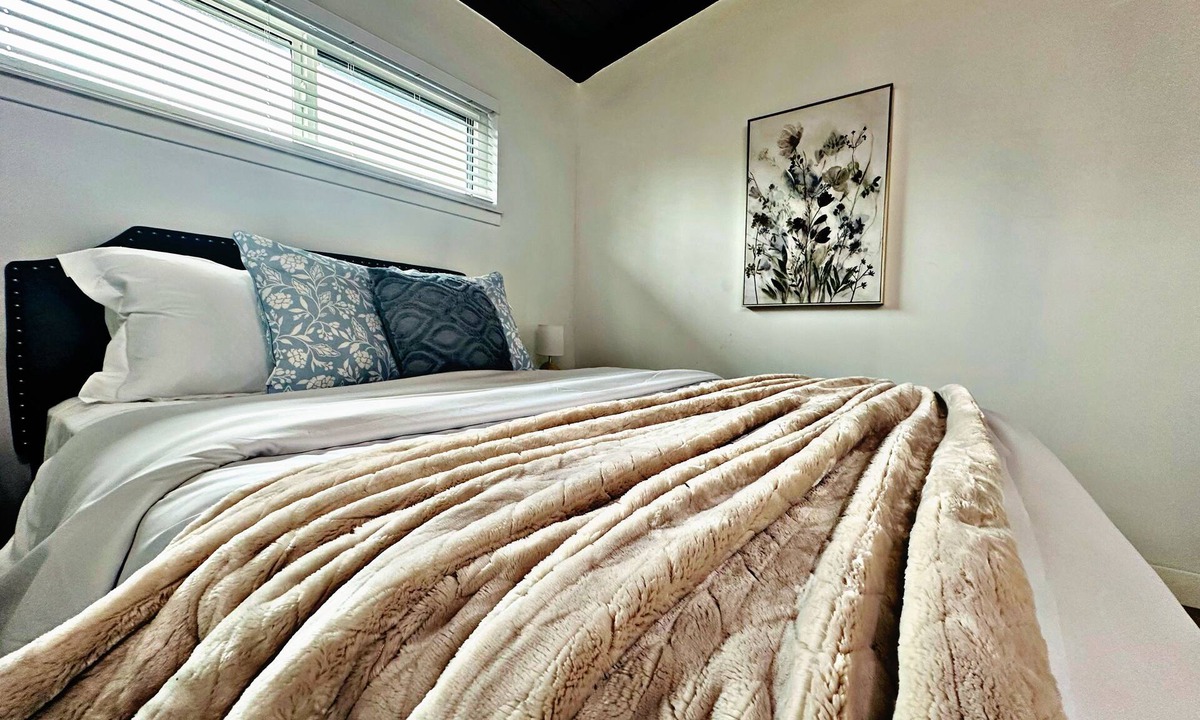 Carmichael House | 2 Bedroom Luxe Design - Upscale Kitchen