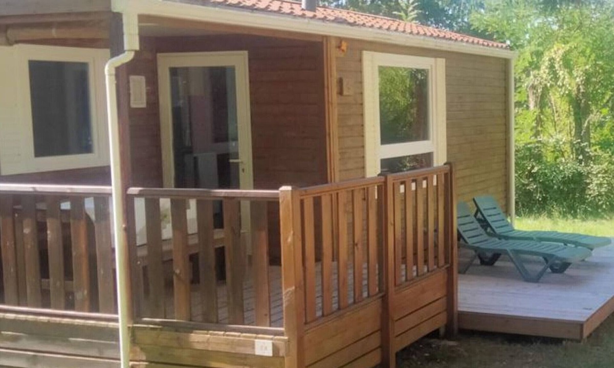 Devillac House | 2-Bedroom Mobile Home with Terrace in Dévillac
