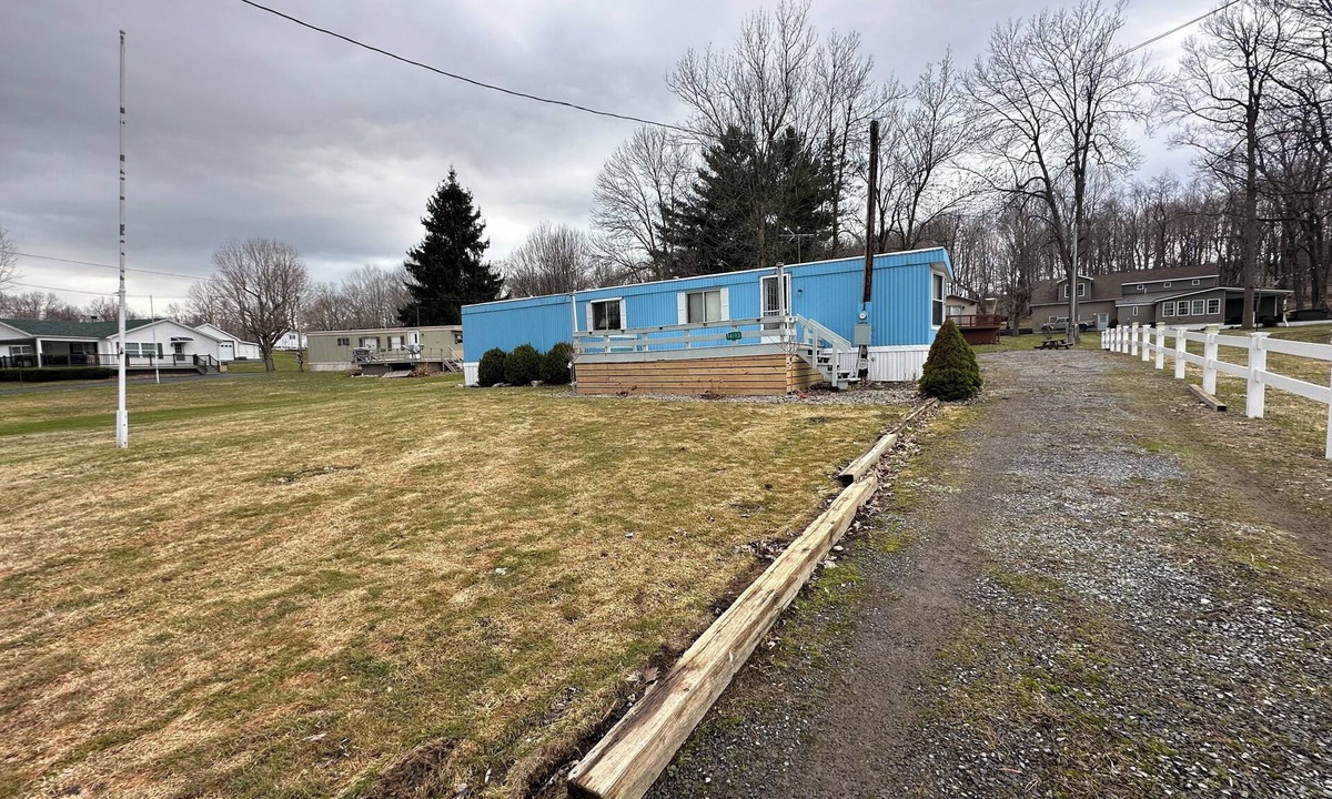 Henderson House | 2-bedroom mobile home in Henderson