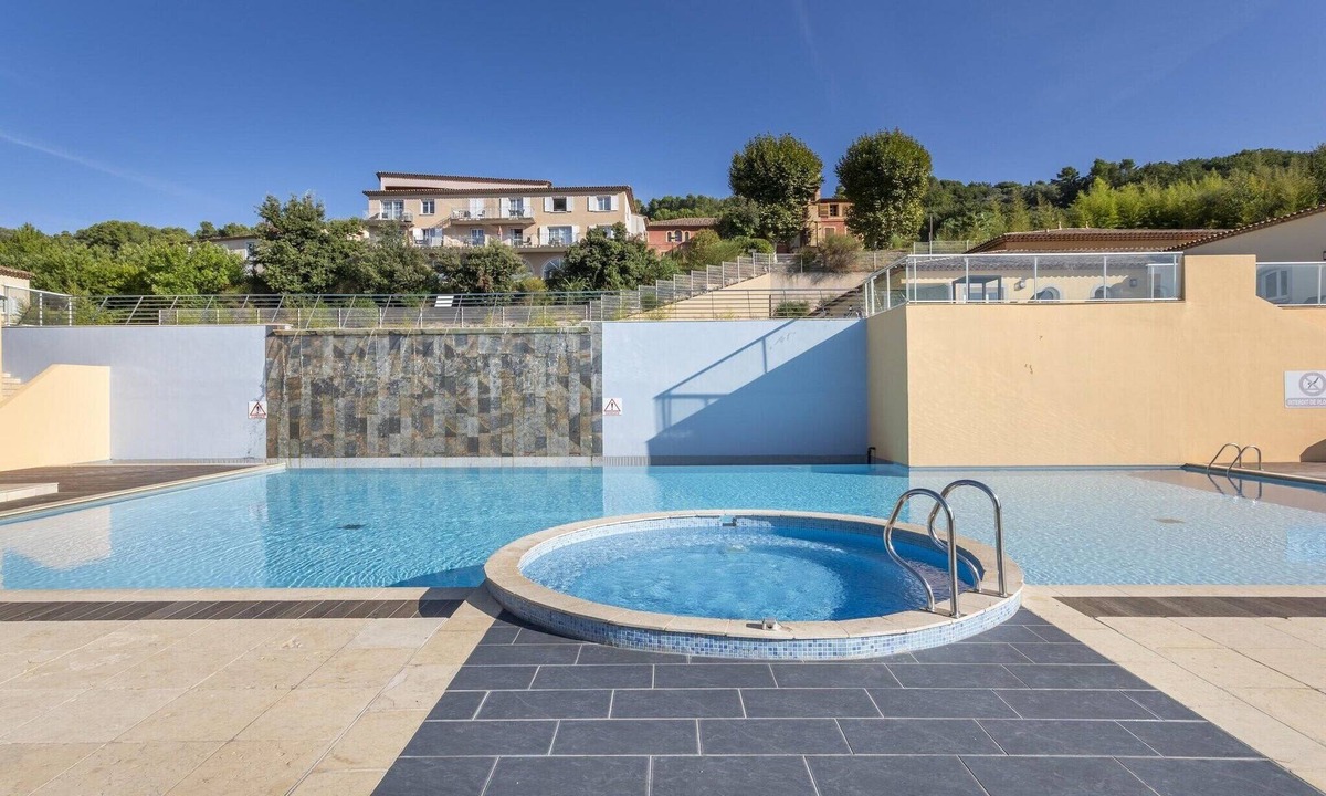 Callian Apartment | 2-Bedroom near Lake Saint-Cassien