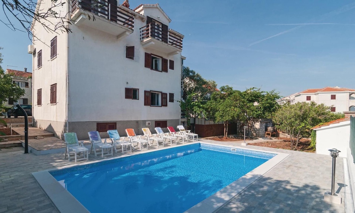 Supetar Apartment | 2 bedroom nice apartment in Supetar
