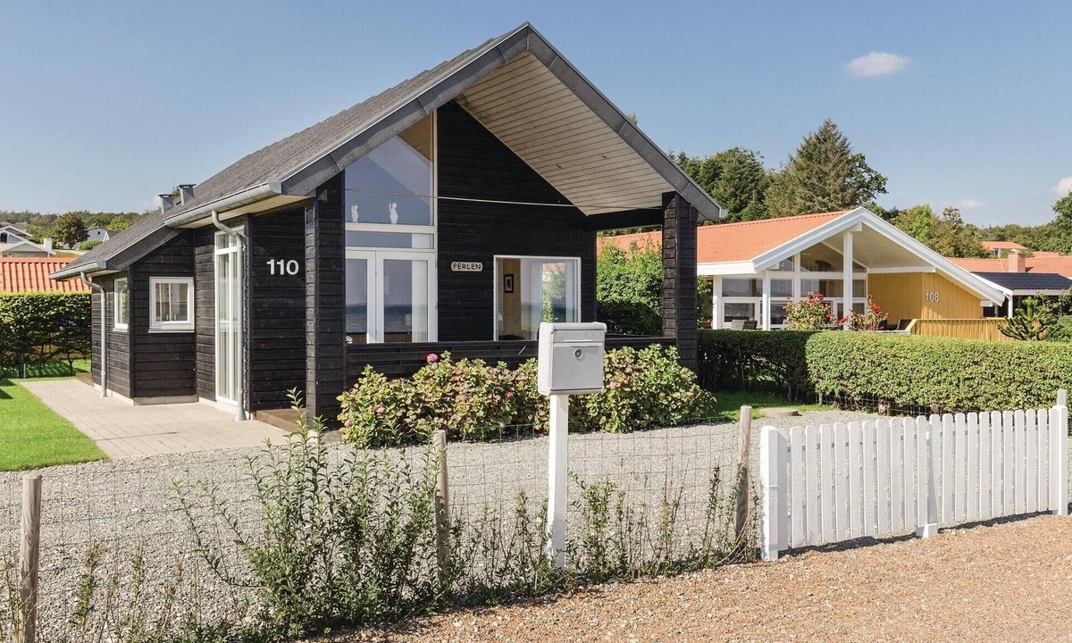 Bjert House | 2 bedroom nice home in Bjert