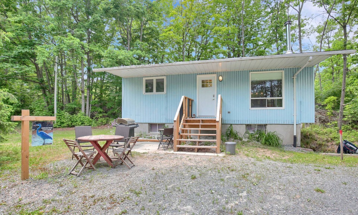 Rideau Lakes Cottage | 2 Bedroom on Loon Lake with Woodstove