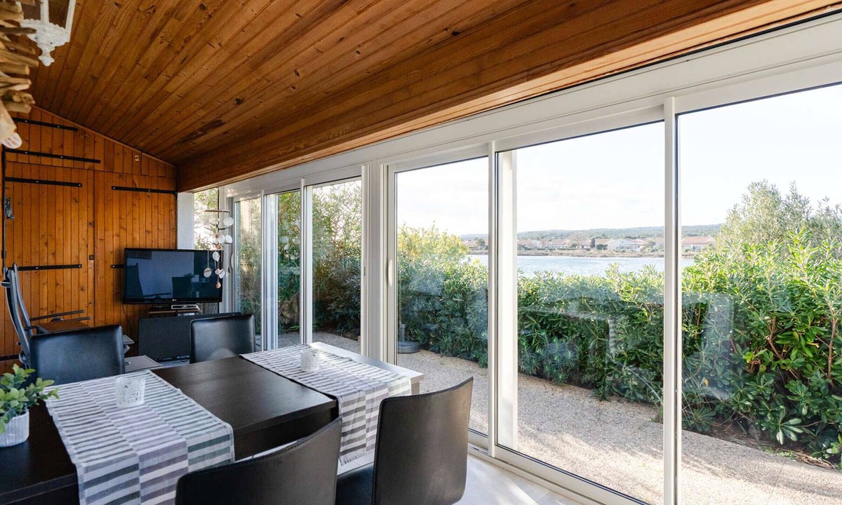 Les Ayguades Villa | 2-Bedroom Pavilion with Mezzanine and WIFI - Pets Allowed, Lagoon View