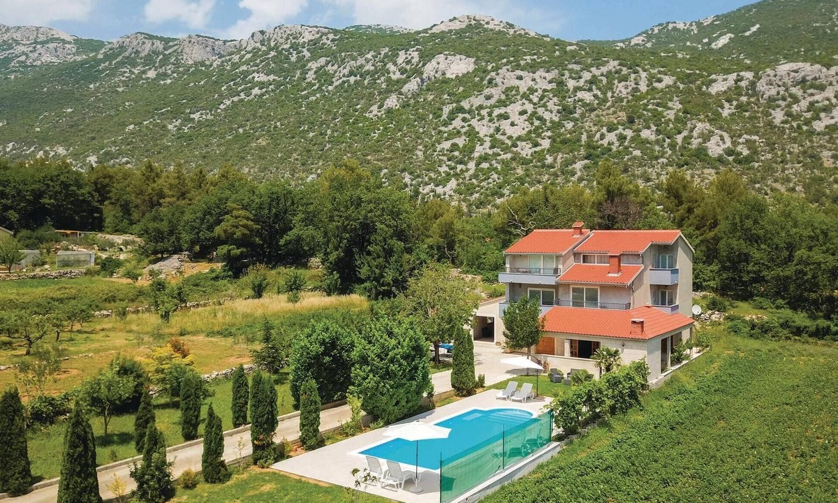 Ostrvica Apartment | 2 bedroom pet friendly apartment in Ostrvica